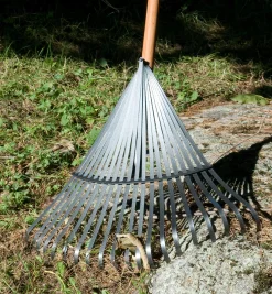 Lee Valley Flexible Rakes