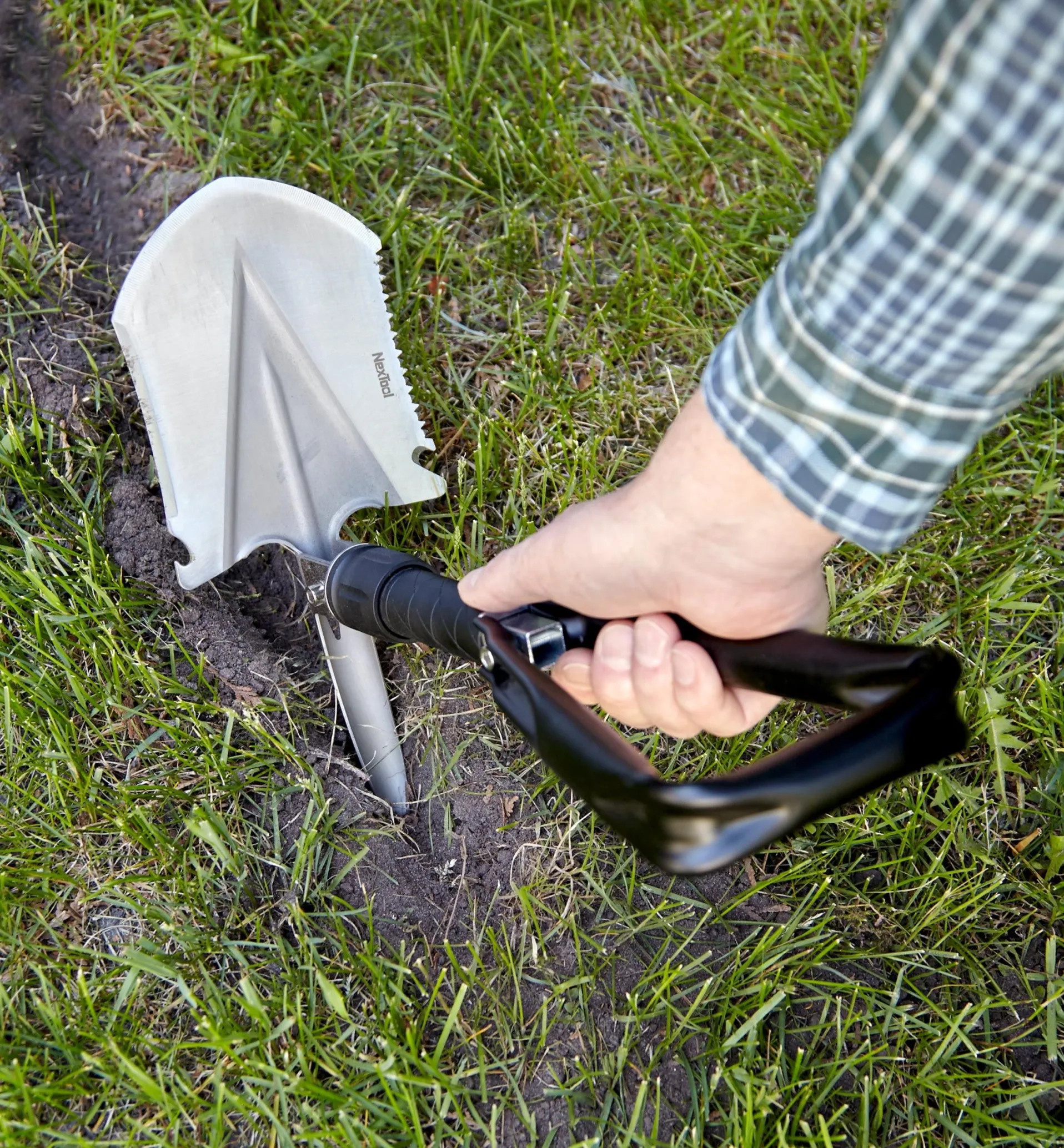 Lee Valley Folding Shovel