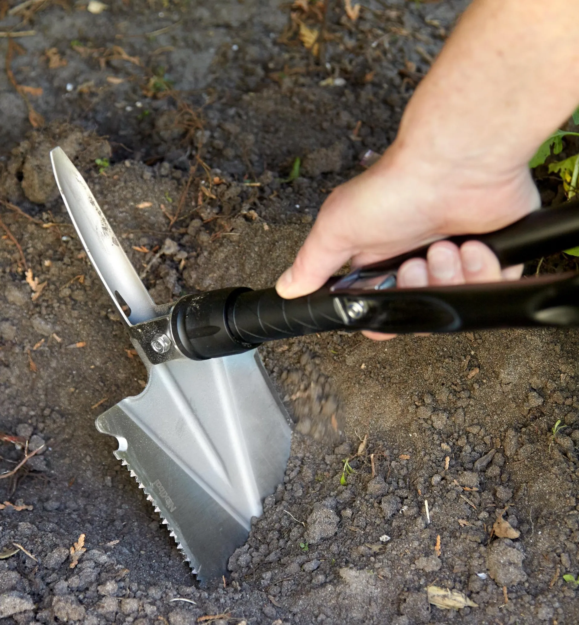 Lee Valley Folding Shovel