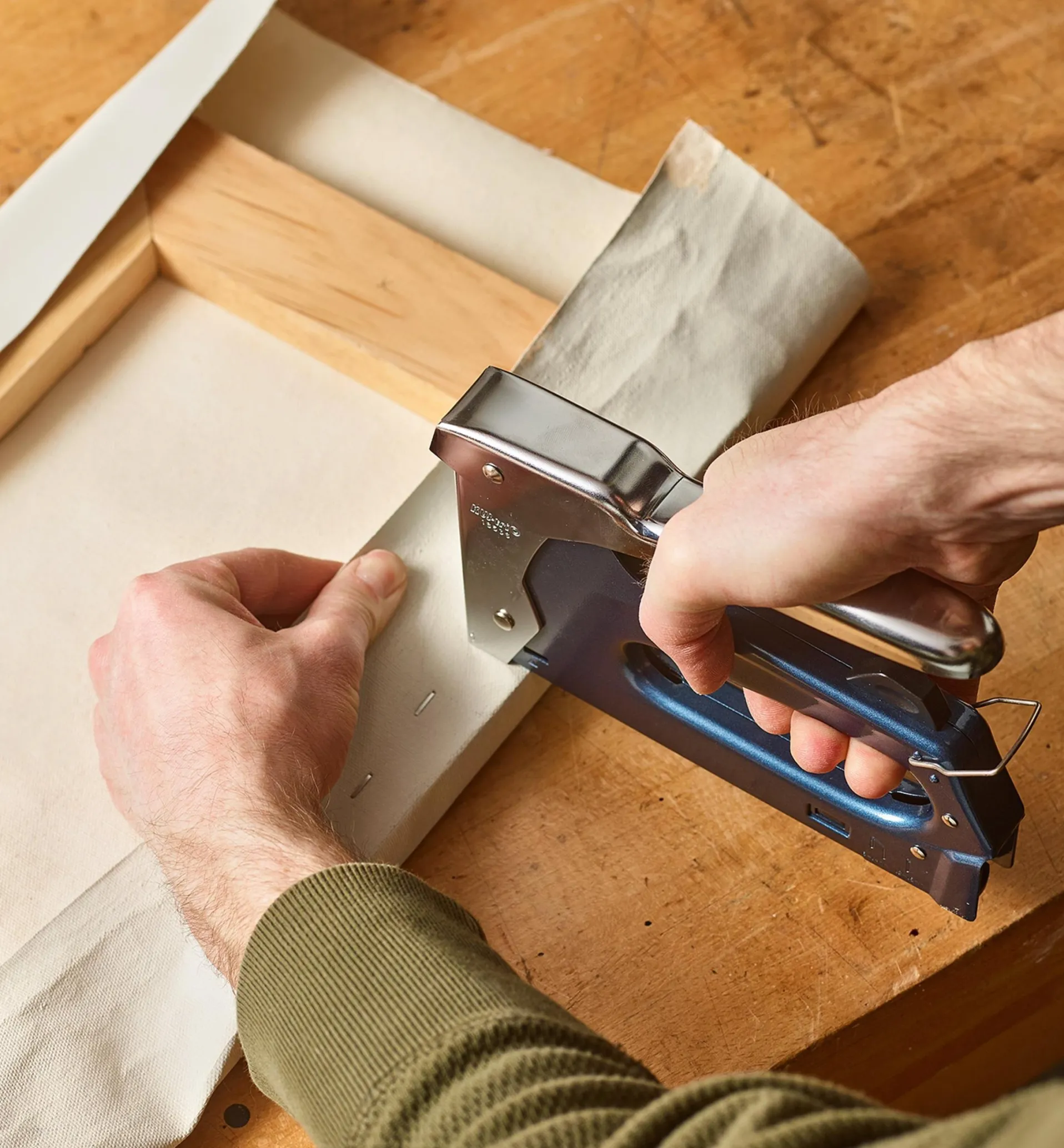 Lee Valley Light-Touch Steel Staple Gun