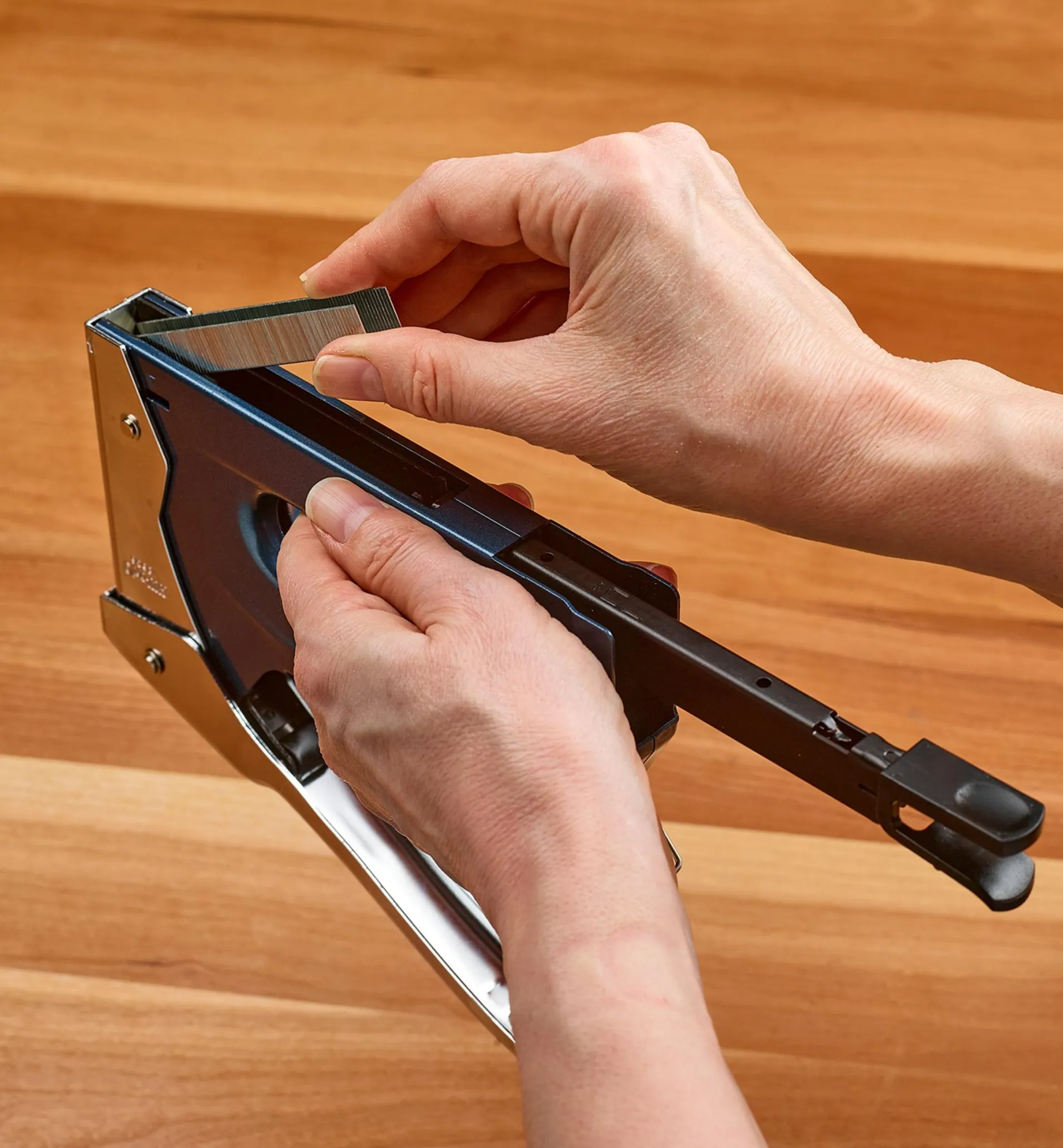 Lee Valley Light-Touch Steel Staple Gun