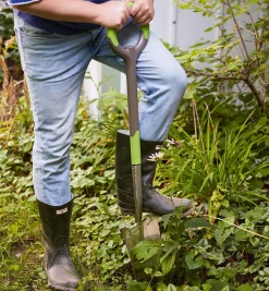 Lee Valley Radius Ergonomic Stainless-Steel Digging Spade